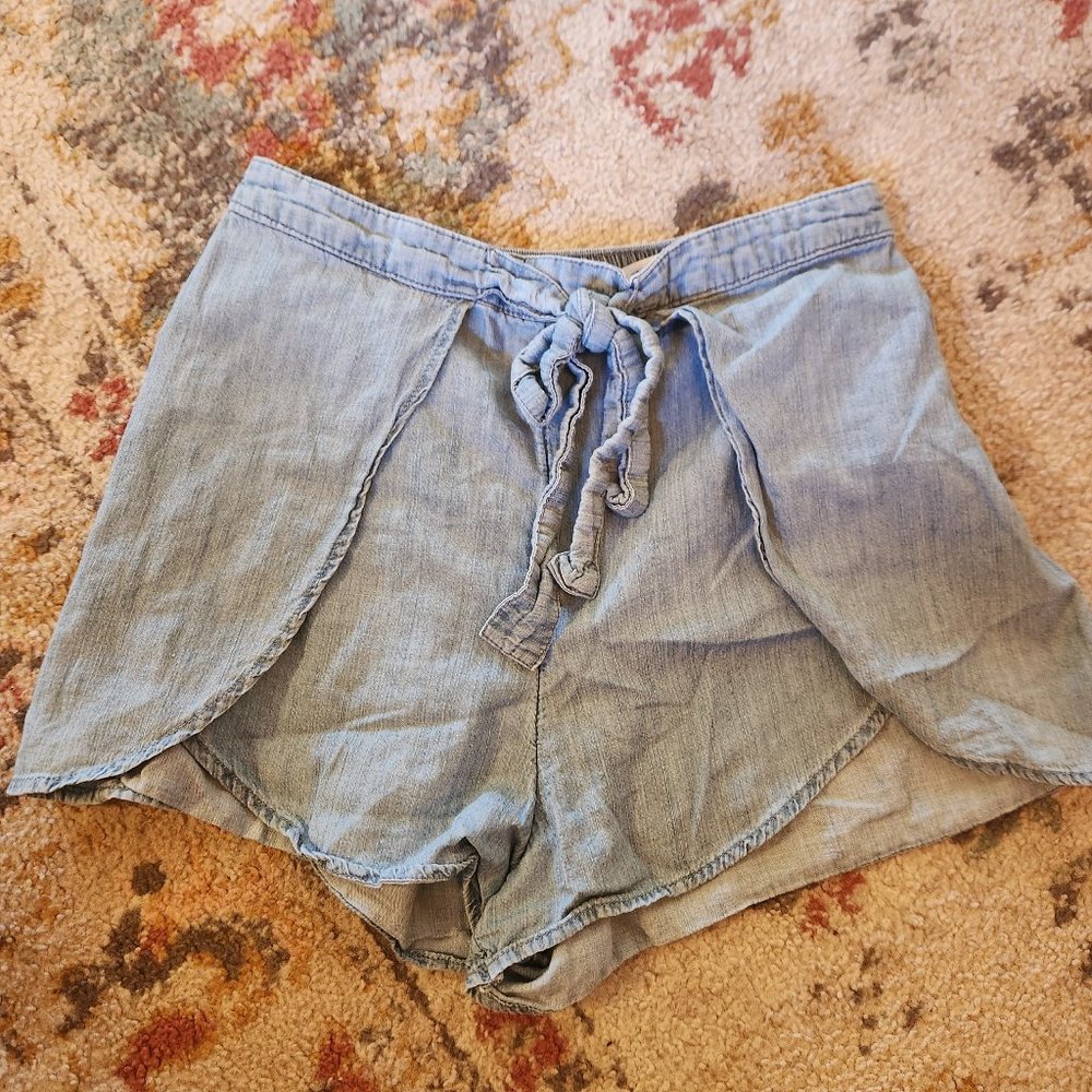 Hollister | Ultra High Rise Shorts | Size M